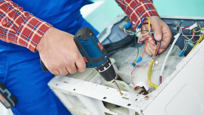 Sincan Hotpoint Hotpoint çamaşır makinesi kart tamiri – Su almama arızası orijinal parça ile giderildi. - Teknik servis örneği